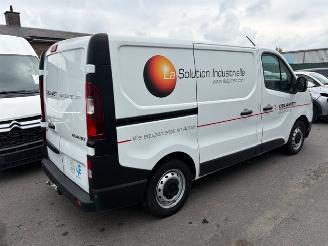 krockskadad bil bedrijf Renault Trafic  2022/6