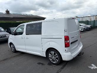 skadebil bedrijf Peugeot Expert AUTOMAAT 5 SEATS 2022/10