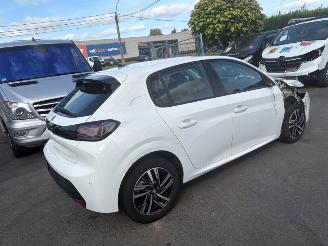 Peugeot 208  picture 4