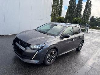 damaged passenger cars Peugeot 208  2023/1
