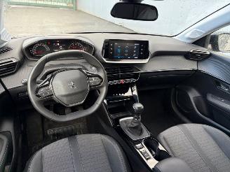 Peugeot 208  picture 5