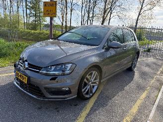 uszkodzony samochody osobowe Volkswagen Golf 1.4 TSI Connected Series Automaat 2016/9