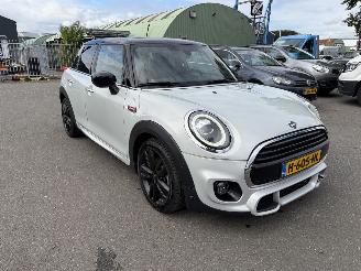 krockskadad bil auto Mini Cooper 1.5 JCW N.A.P Panorama 2020/4