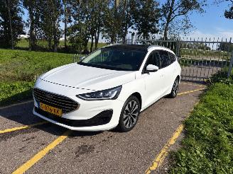 skadebil auto Ford Focus Wagon 1.0 Ecoboost Hybrid Titanium 2023/2