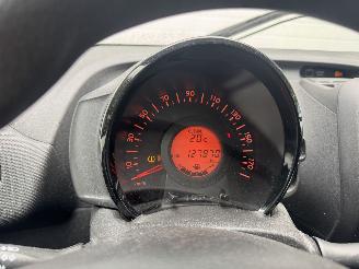 Toyota Aygo 1.0 X-now Airco NAP! Lichte schade picture 17