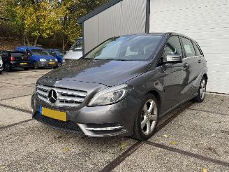 Vaurioauto  passenger cars Mercedes B-klasse B200 Automaat NAP Origineel NL! 2013/1
