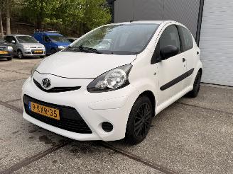 skadebil auto Toyota Aygo 1.0 VVT-i Now NationaleAutoPas Origineel NL Airco! 2013/1