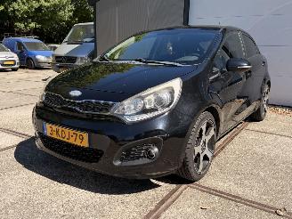 Damaged car Kia Rio 1.2 CVVT Super Pack NAP RIJDBAAR! 2013/1