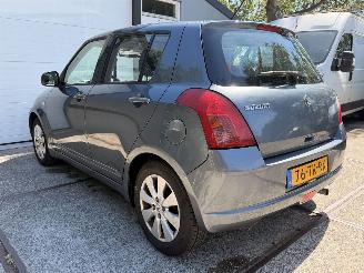 Suzuki Swift 1.3, handgeschakeld Rijdbaar! picture 7