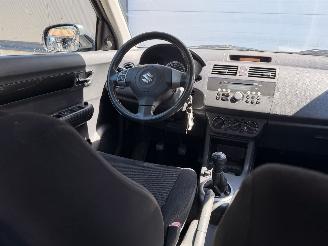 Suzuki Swift 1.3, handgeschakeld Rijdbaar! picture 17