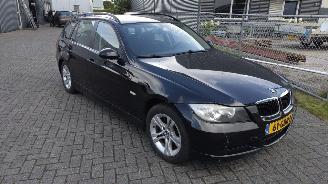 uszkodzony samochody osobowe BMW 3-serie 318i Touring nette goed rijdende auto met weinig schade! 2008/1