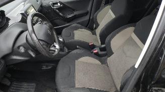 Peugeot 208 1.2 vti allure luxe auto gebruikers schade picture 10