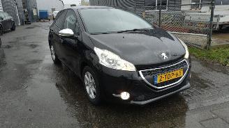 Schadeauto Peugeot 208 1.2 vti allure luxe auto gebruikers schade 2014/1