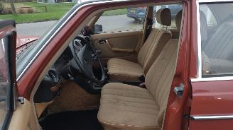 Mercedes 200-280 diesel 200 d loopt super!! picture 12