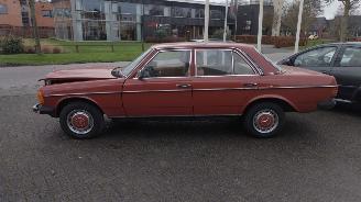 Mercedes 200-280 diesel 200 d loopt super!! picture 3