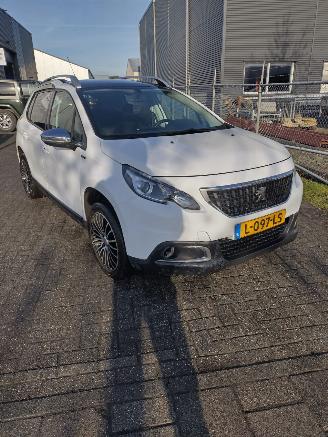 krockskadad bil auto Peugeot 2008 1.2 Style Panodak Ac Cruise Mooie auto weing schade! 2018/1