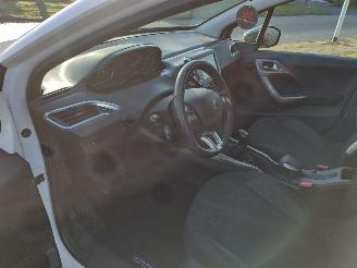Peugeot 2008 1.2 Style Panodak Ac Cruise Mooie auto weing schade! picture 8