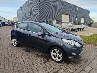  Ford Fiesta 1.4 Titanium met kleine schade 2010/1