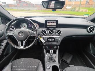 Mercedes A-klasse A180 ambition mooi frisse auto!! lichte schade picture 17