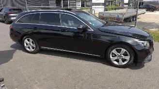 Mercedes E-klasse E220D 4 matic Pano Burmester Nieuwstaat auto! kleine schade picture 8