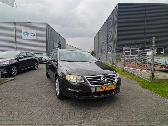 krockskadad bil auto Volkswagen Passat 2.0 Highline FSI Business Nette auto 2007/1