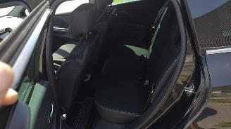 Renault Clio 0.9 TCE Night en day rijdbare schade picture 14