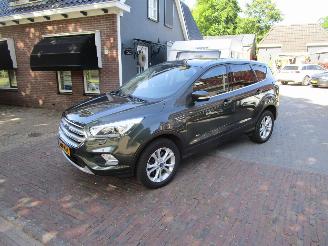 skadebil auto Ford Kuga Ford Kuga, 1.5 EcoBoost lekke koppakking 2017 2017/1