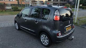 Citroën C3 picasso 1.2 Exclusive Mooie auto Lichte schade picture 5