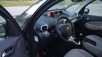 Citroën C3 picasso 1.2 Exclusive Mooie auto Lichte schade picture 9