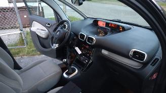 Citroën C3 picasso 1.2 Exclusive Mooie auto Lichte schade picture 22