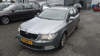 Skoda Superb 1.6 Tdi nette auto geen schade koppeling versleten picture 3