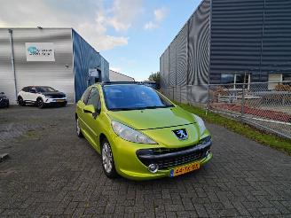 damaged passenger cars Peugeot 207 luxe auto met recente apk geen schade 2006/1