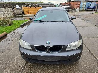 krockskadad bil auto BMW 1-serie  2005/9