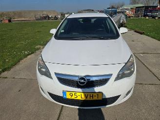 Coche accidentado Opel Astra  2010/6