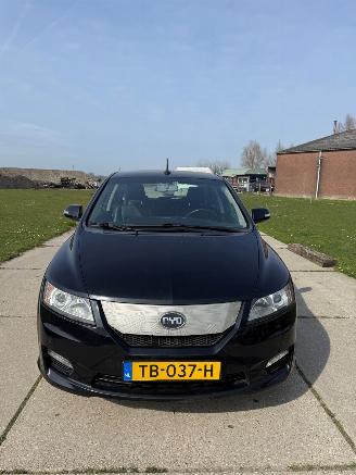 skadebil auto BYD E6Y  2014/10