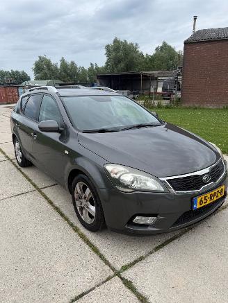 Kia Cee d Sporty Wagon picture 2
