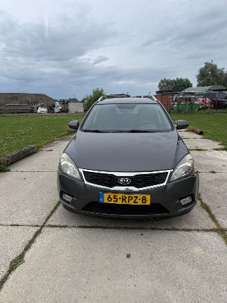 skadebil auto Kia Cee d Sporty Wagon 2011/8