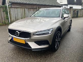 Volvo V-60 CROSS AWD 2.0B5 260 PK AUTOMAAT picture 4