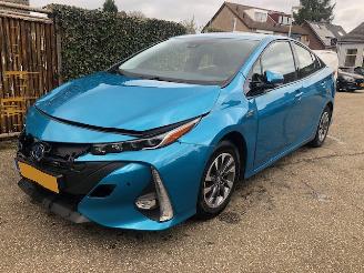 damaged passenger cars Toyota Prius 1.8 Plug-in Executive 148 PK AUTOMAAT 2021 2021/6