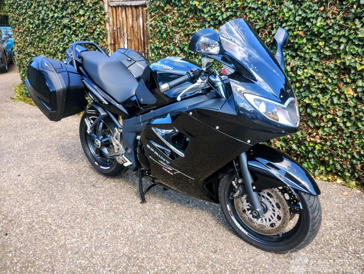 Triumph Sprint ST 1050