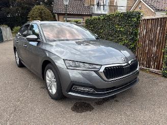Schadeauto Skoda Octavia 1.0 HYBRIDE AUTOMAAT 10800 KM !!!! 2024/5