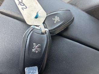 Peugeot 3008 1.2 T PREMIUM EXE LEER 131 PK 75700KM !!! picture 16
