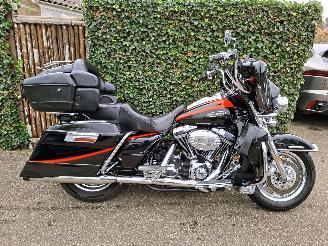 krockskadad bil motor Harley-Davidson  110 FLHTCUSE 2 CVO 5HD Screamin Eagle 2007/4