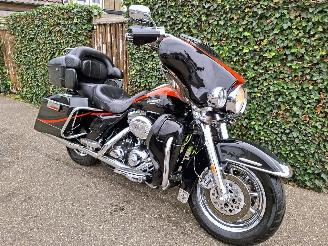 krockskadad bil motor Harley-Davidson  110 FLHTCUSE 2 CVO 5HD Screamin Eagle 2007/4