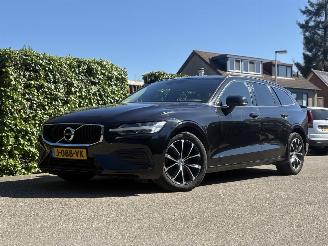 skadebil auto Volvo V-60 2.0 V60 Momentum Advantage AUTOMAAT 174PK 2020/10