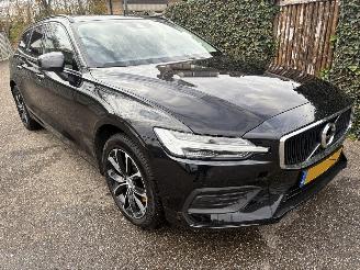 skadebil auto Volvo V-60 2.0 B3 Momentum Advantage AUTOMAAT 174PK 2020/10