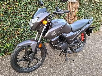 skadebil auto Honda CB 125 F A1 RIJBEWIJS 2025/9