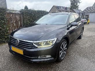 krockskadad bil auto Volkswagen Passat 1.4 TSI SPORT PANORAM AUTOMAAT 150PK 2017/5