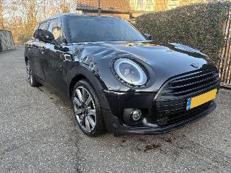 skadebil auto Mini Clubman 1.5 TSI AUTOMAAT -LEER- PANORAMA 140 PK 2023/10