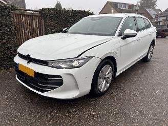 Coche accidentado Volkswagen Passat NIEUW MODEL 1.5 eHybrid SPORT AUTOMAAT 225 PK 2024/12